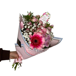 Tölcsér csokor-rózsaszín vegyes virágokkal