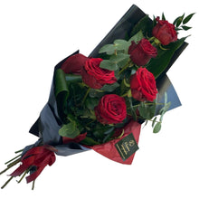 Kép betöltése a galériamegjelenítőbe: 5 szálas vörös rózsa csokor