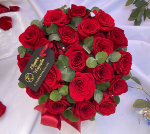 Vörös rózsa box 20 szál vörös rózsából