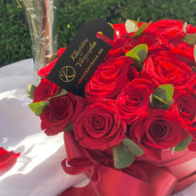 Kép betöltése a galériamegjelenítőbe: Vörös rózsa box 25 szál vörösrózsából