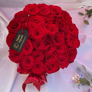 Vörös rózsa box 30 szál vörös rózsából