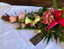 Kép betöltése a galériamegjelenítőbe: Romantikus, nyúlánk  rózsaszín csokor