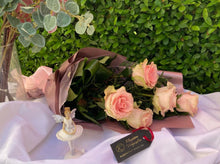 Kép betöltése a galériamegjelenítőbe: Rózsaszín rózsa csokor 5 szál
