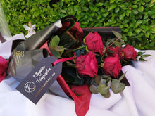 Kép betöltése a galériamegjelenítőbe: 5 szálas vörös rózsa csokor