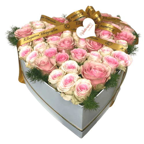 Szív alakú box, rózsaszín vegyes rózsával