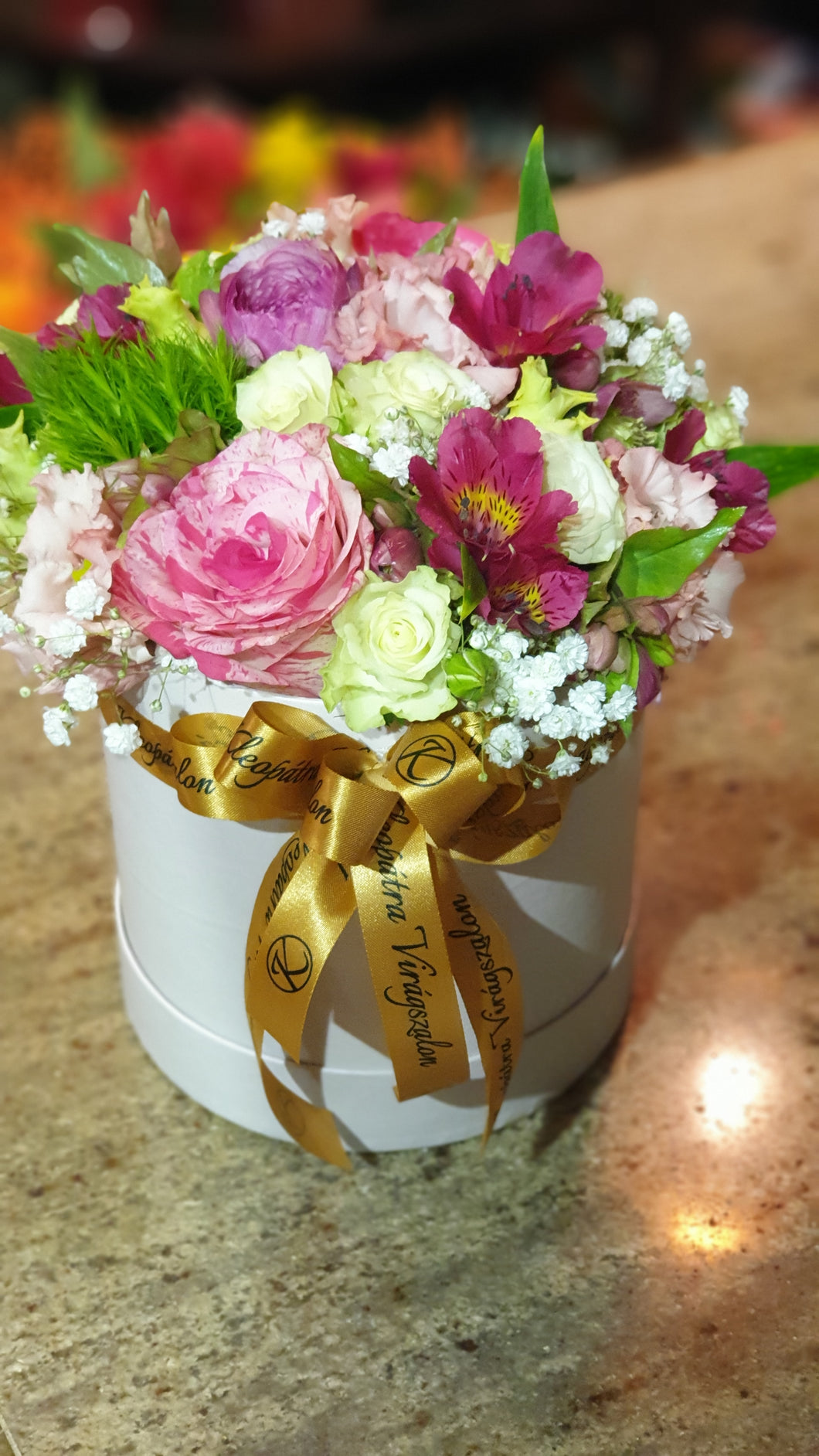 Vegyes gyönyörű virágbox 18-20 cm