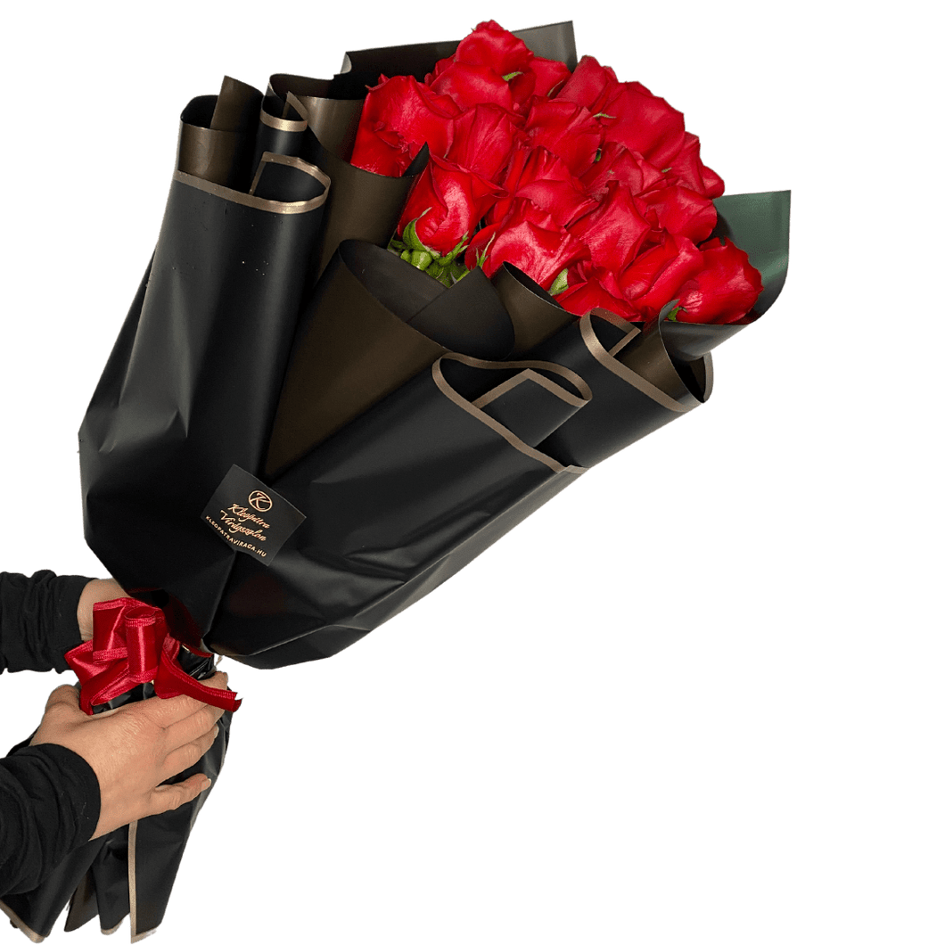 Extra nagy fekete tölcséres vörös rózsa csokor