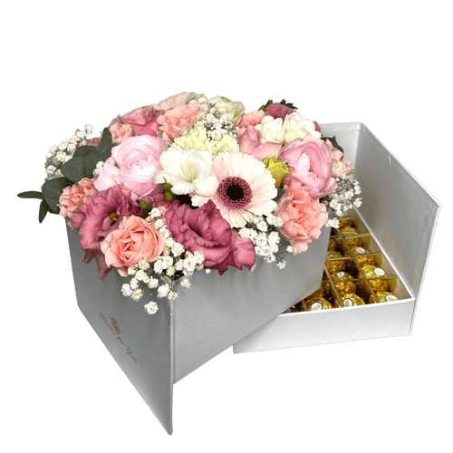 Kocka box, rózsaszín virágokkal, Ferrero rocher-val