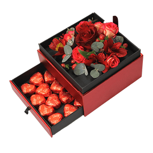Piros fedeles box szív csokival