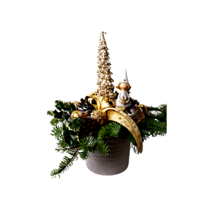 Kerámia kaspóba készített karácsonyi asztaldísz fenyő gyertyával